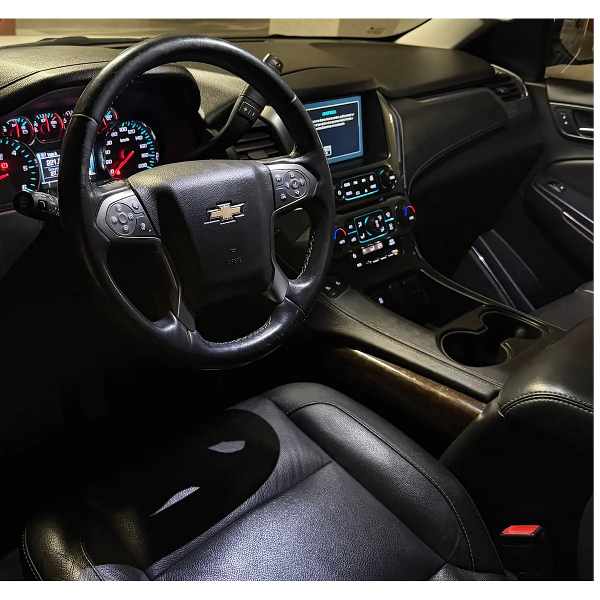 Chevrolet Tahoe — foto 20 de 40