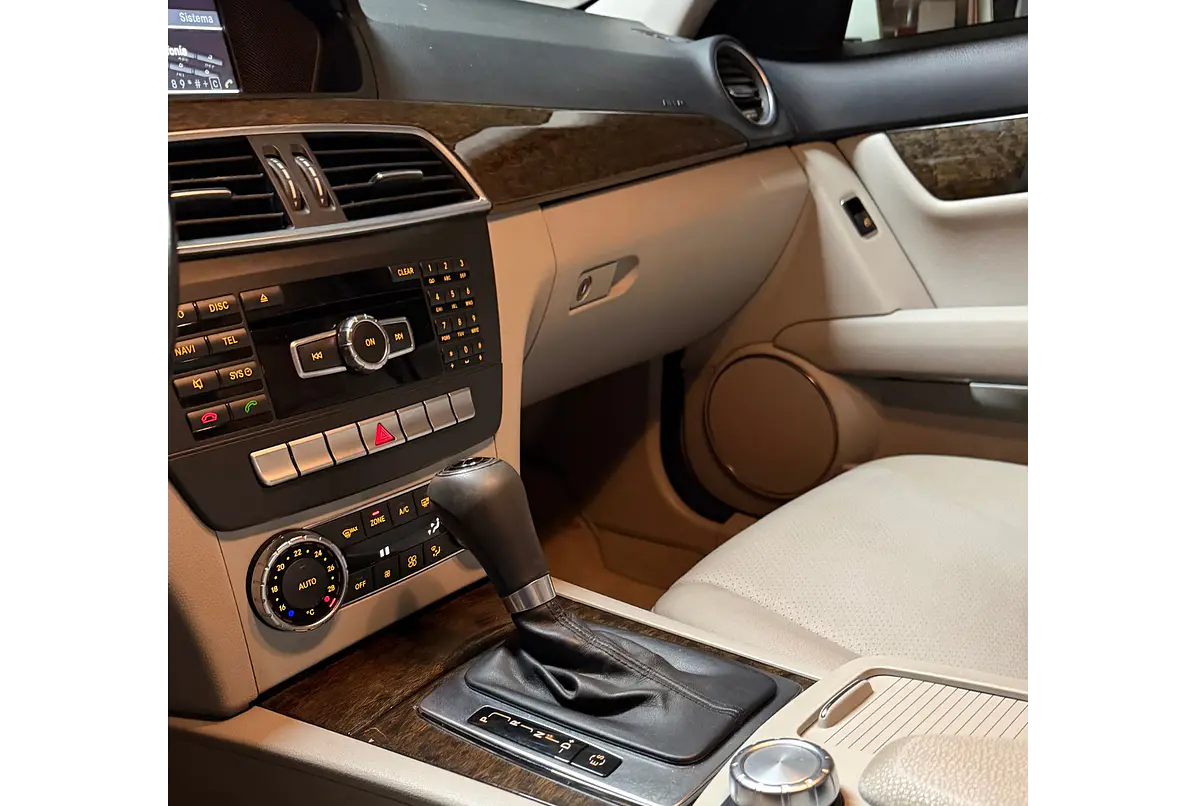 MERCEDES BENZ C180 CGI BLUE EFFICIENCY 2012
