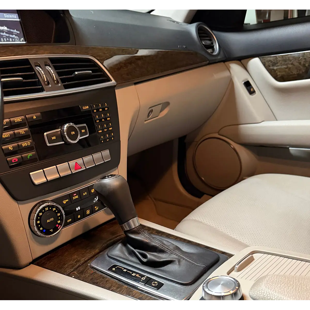 Mercedes-Benz C180 — foto 32 de 40