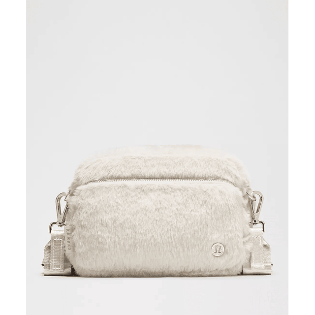 Everywhere Crossbody Bag 2L Plush Fleece