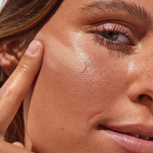 Sunvisor Radiant Moisturizing Face Sunscreen SPF 35