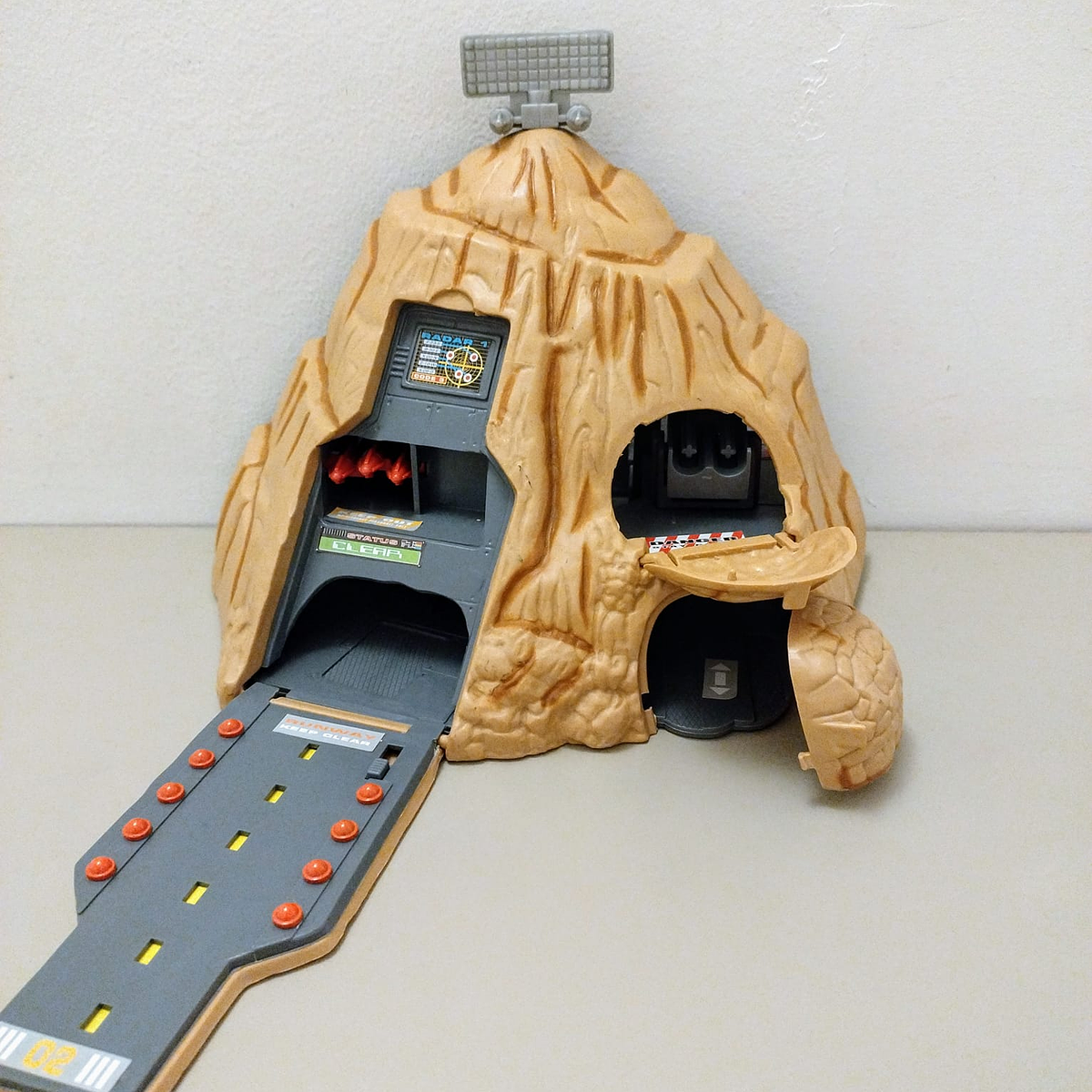 SECRET SUMMIT PLAY SET MICROMACHINES