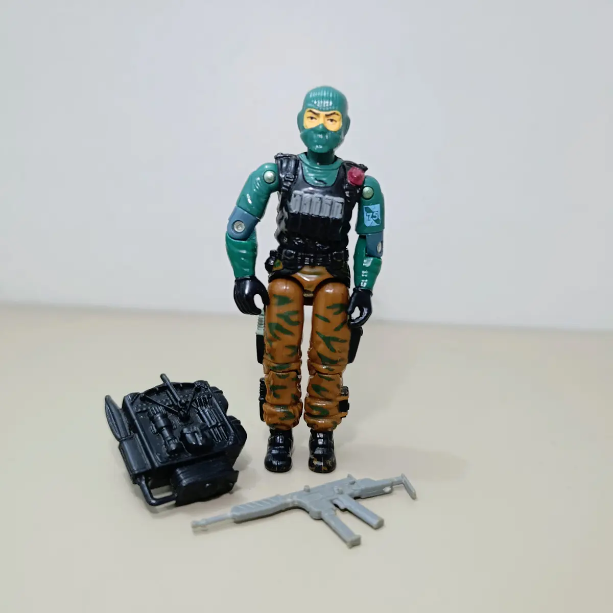 BEACH HEAD V1 DETALLE ENTREPIERNA