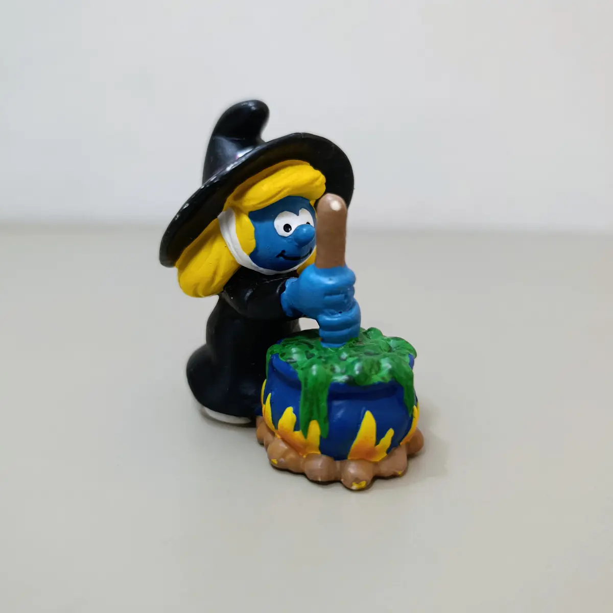 WITCH SMURFETTE AÑO 2005