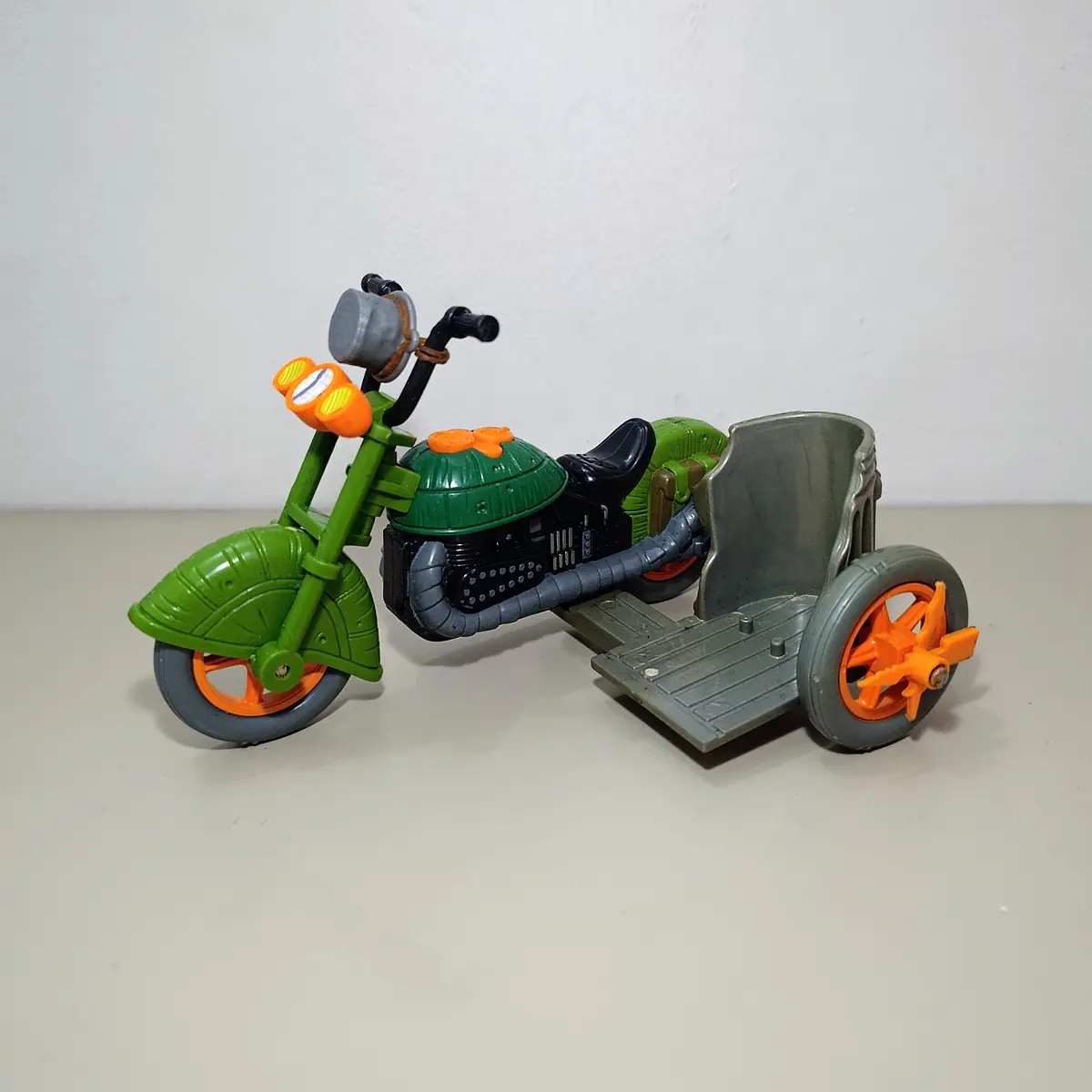 TURTLE CYCLE , BASE FIJA
