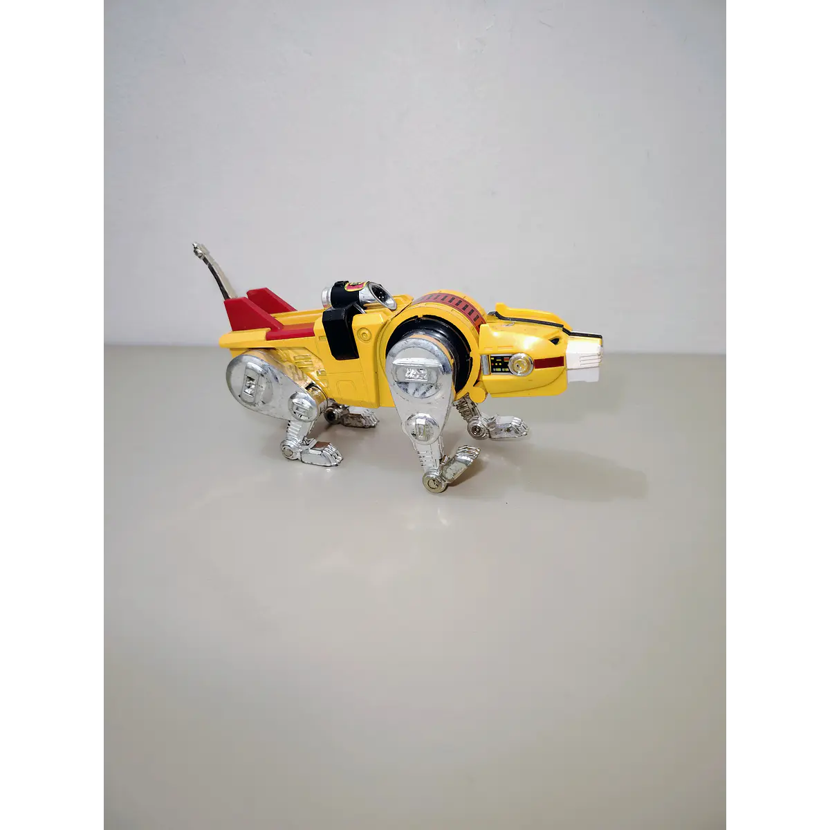 LION YELLOW VOLTRON 