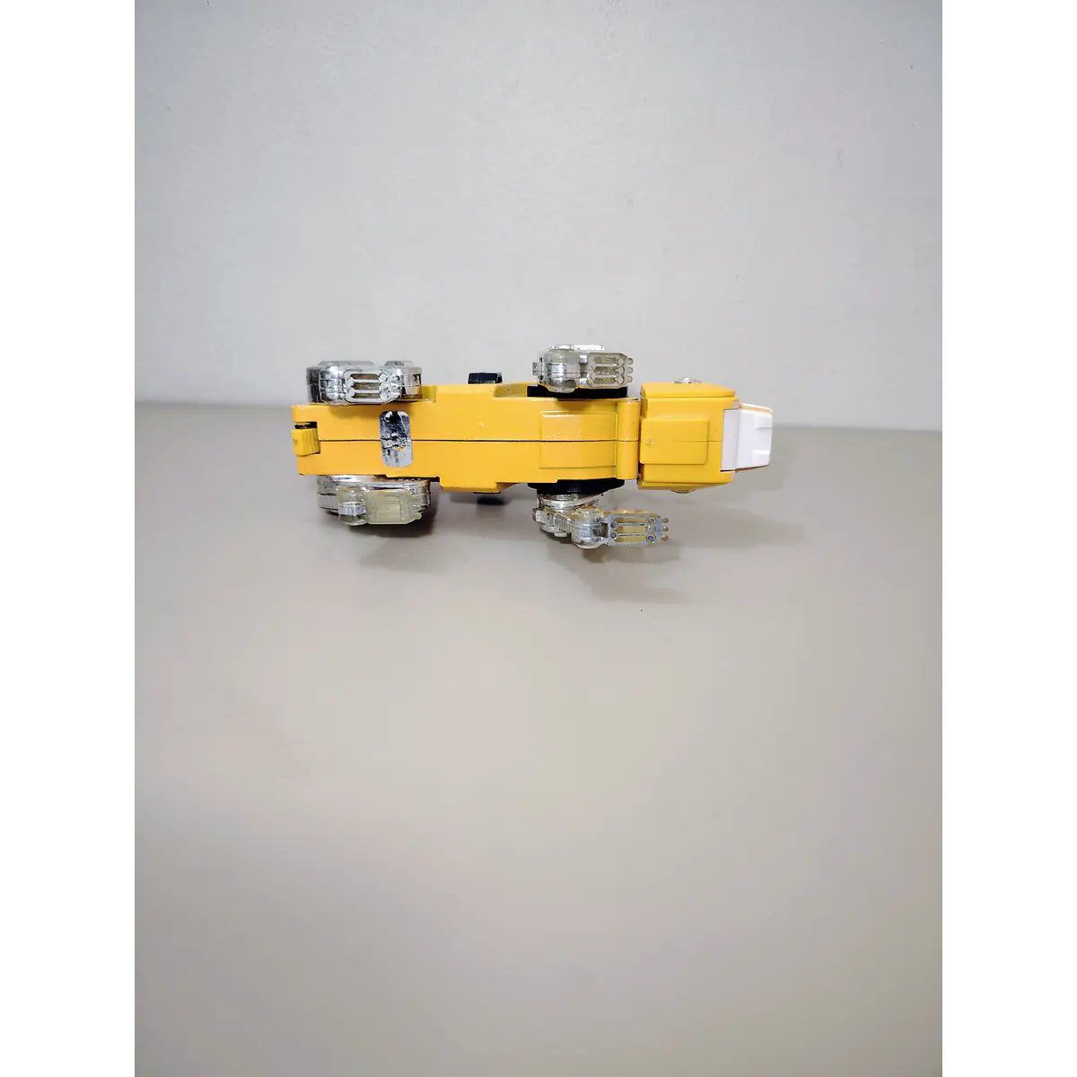 LION YELLOW VOLTRON 