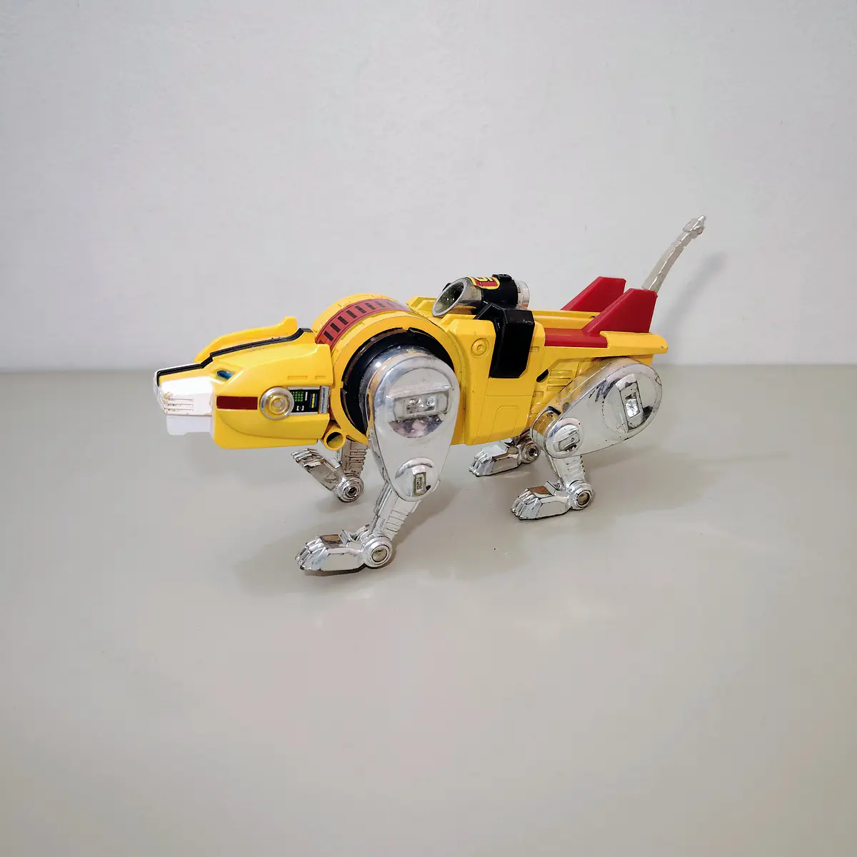 LION YELLOW VOLTRON 
