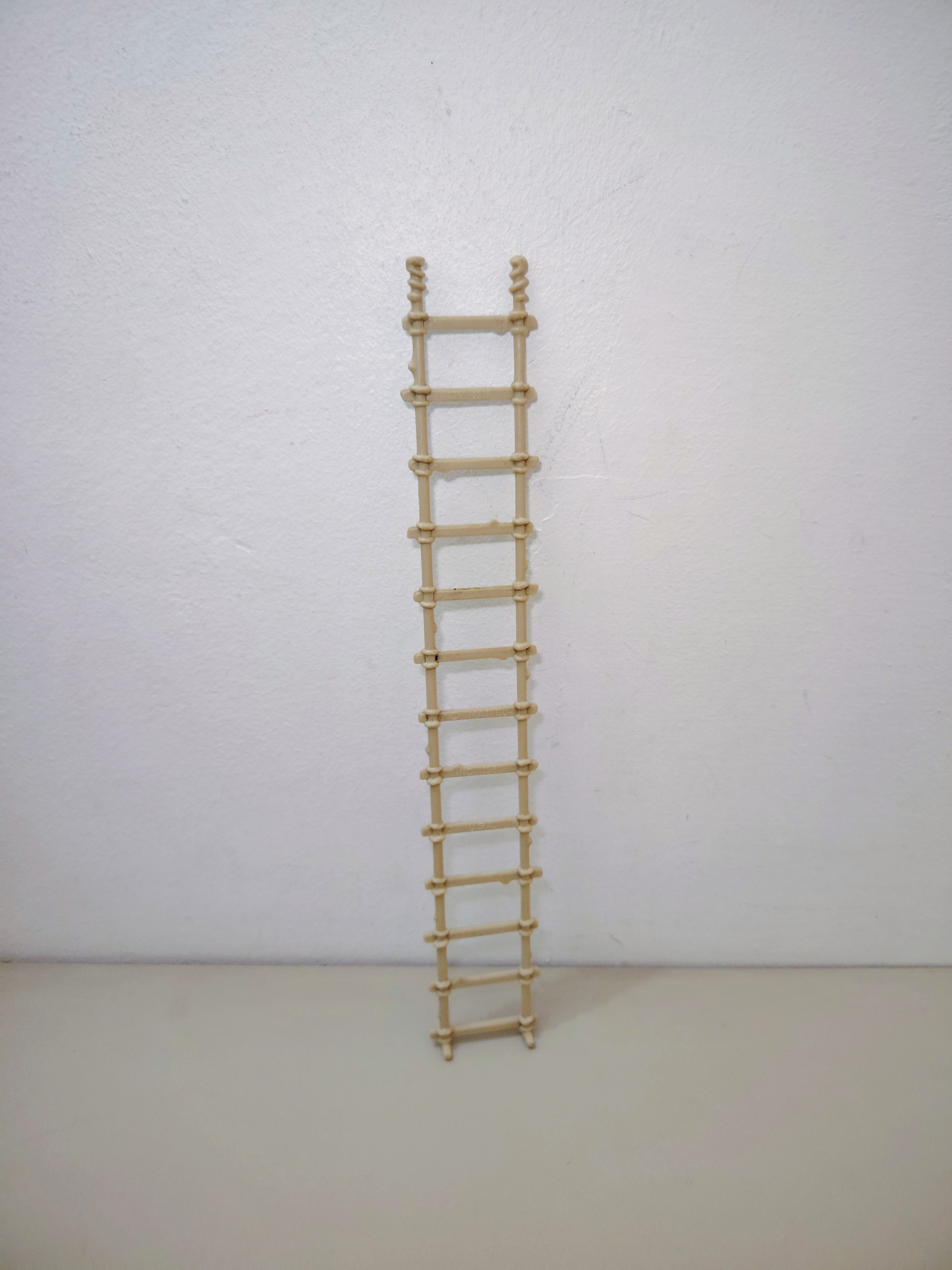 ESCALERA CASTILLO GRAYSKUL