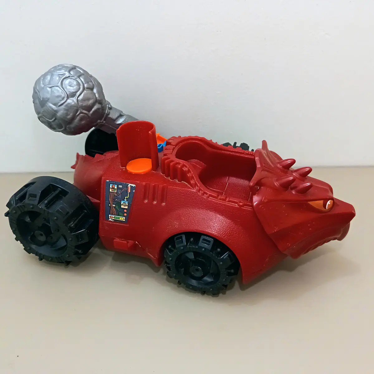 BASHASAURUS DETALLE 