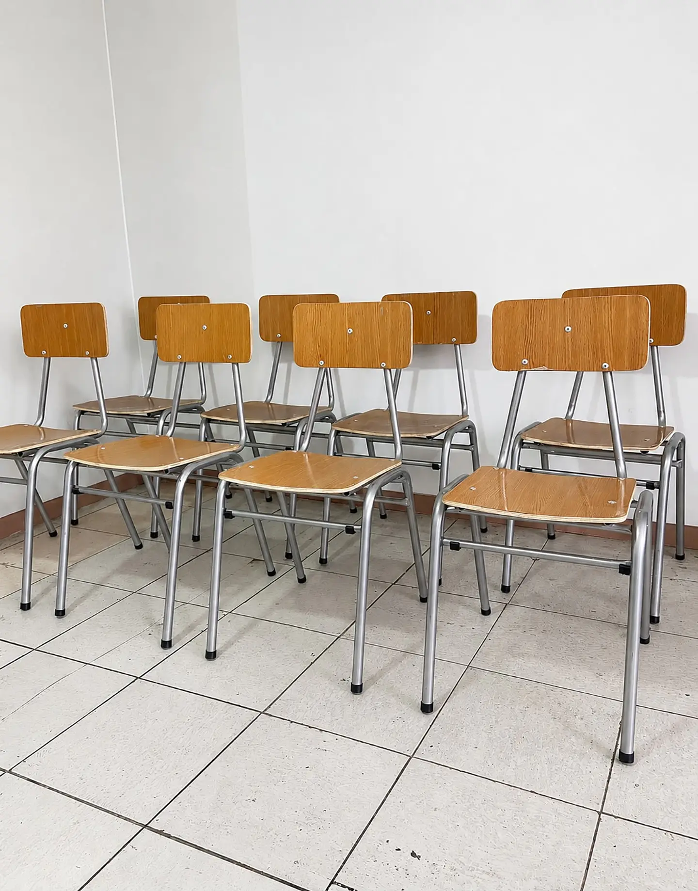 Silla escolar estándar apilable reforzada 1