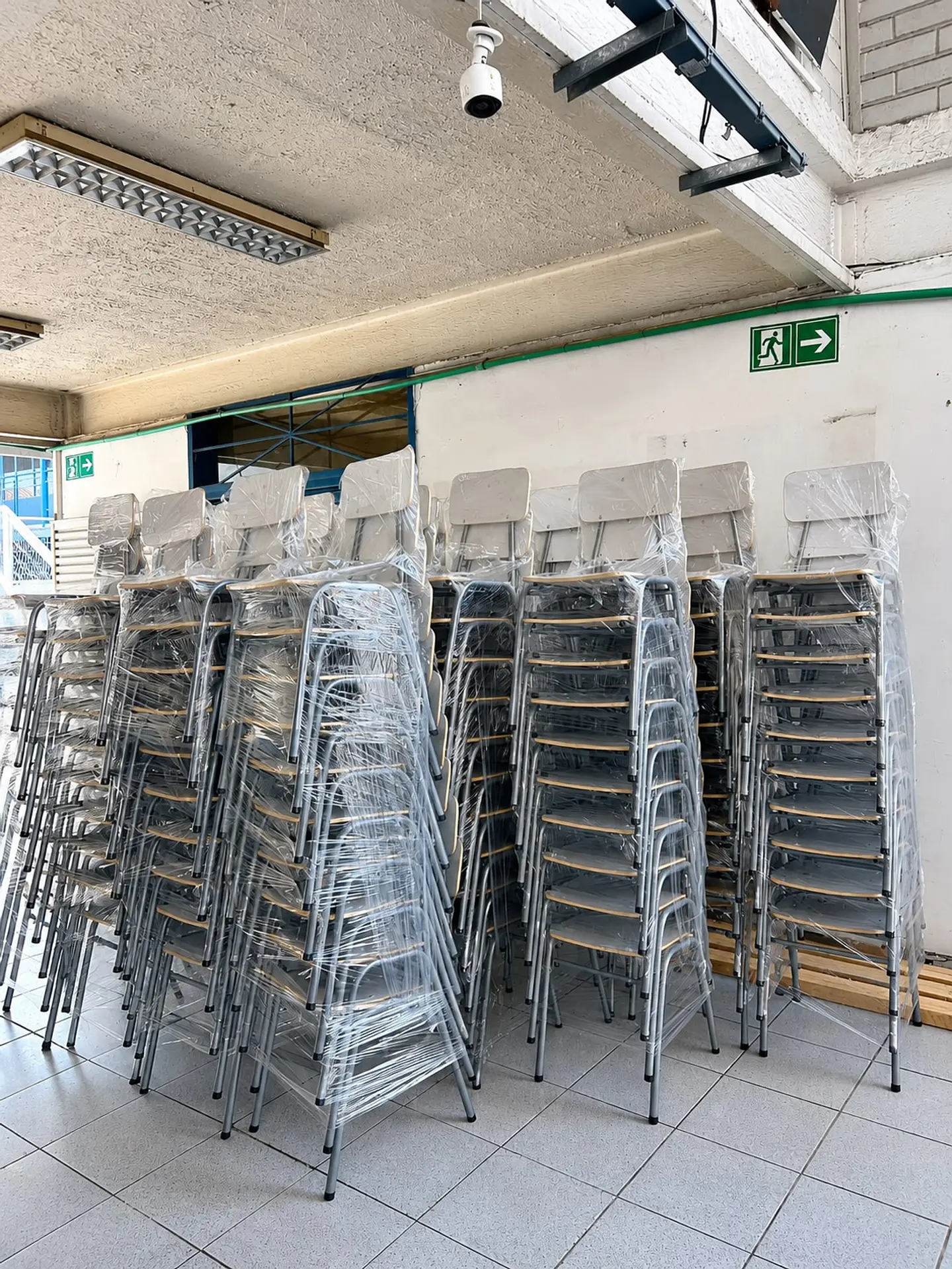 Silla apilable estándar reforzada 3