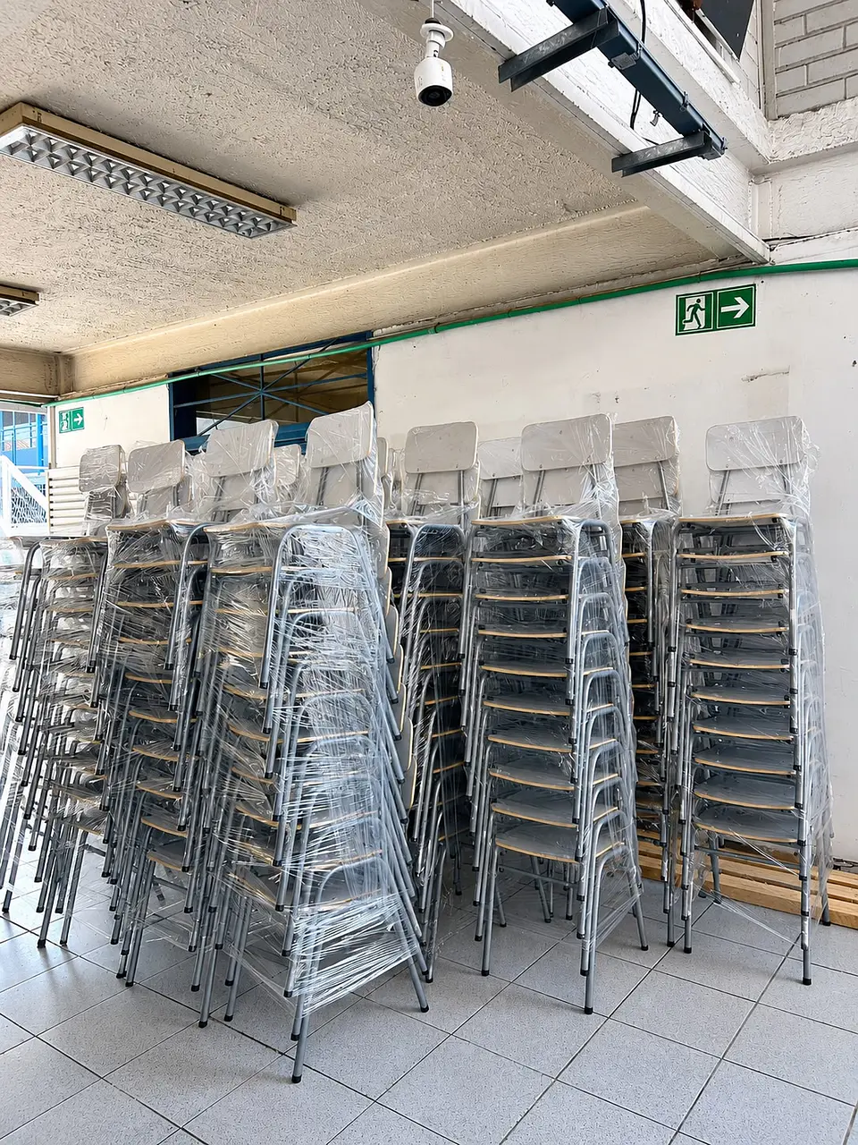 Silla apilable estándar reforzada 3