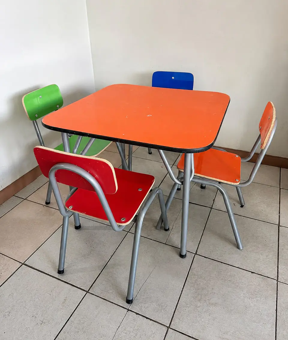 Mesa kinder 70 x 70 cm. 2