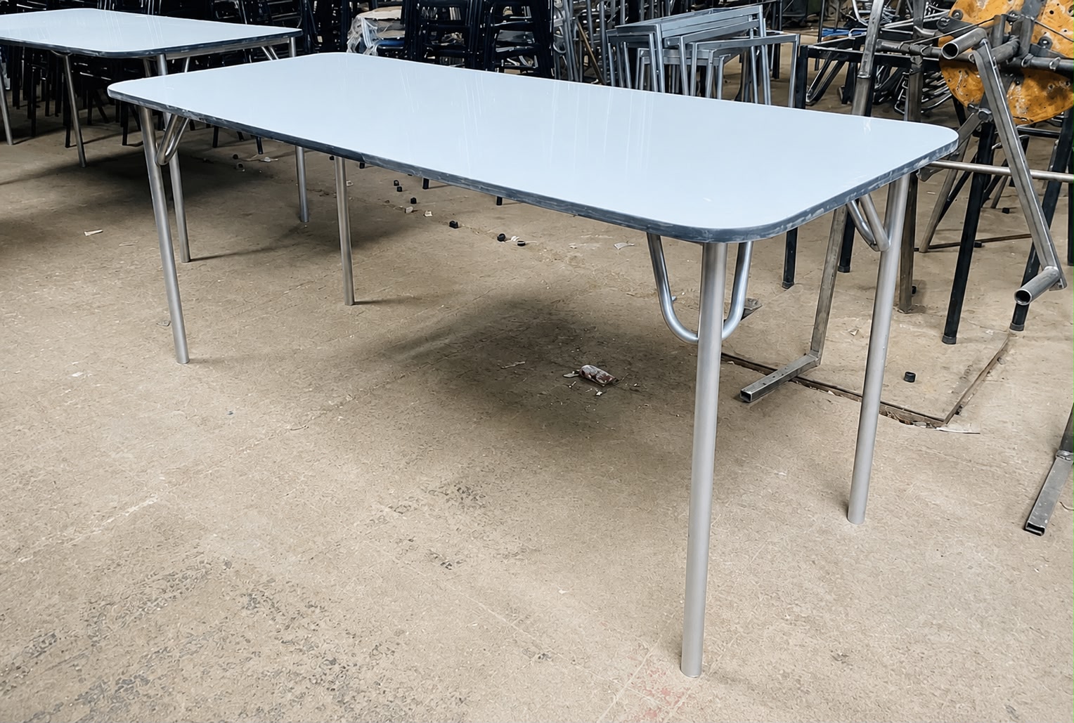 Mesa 150 x 70 cm.