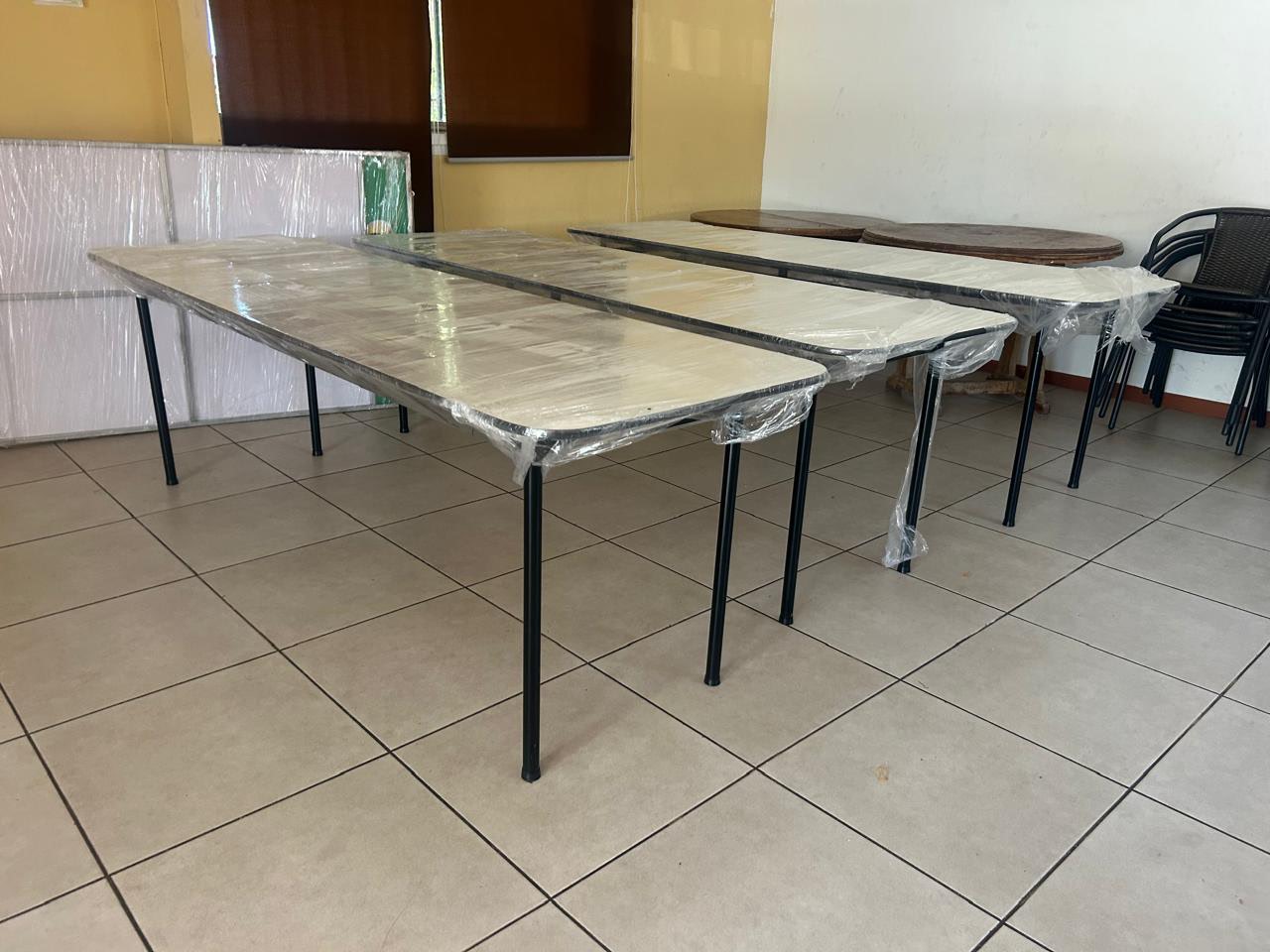 Mesa 180 x 75 cm.