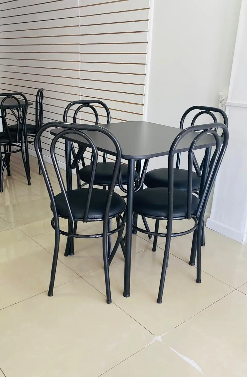 Juego de mesa 70 x 70 cm + 4 sillas vienas 2