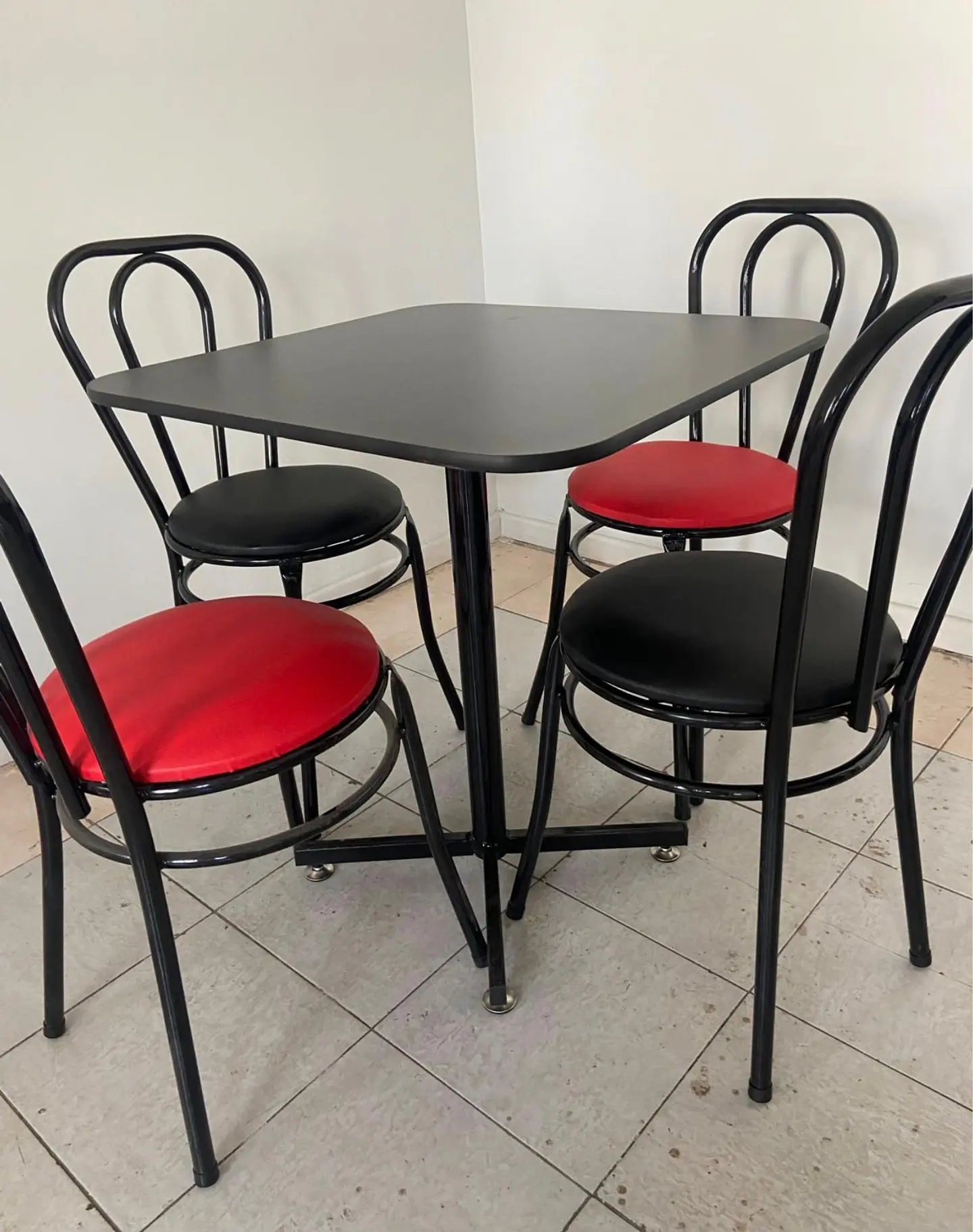 Juego de mesa 70 x 70 cm + 4 sillas vienas 3