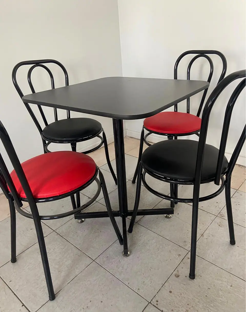 Juego de mesa 70 x 70 cm + 4 sillas vienas 3