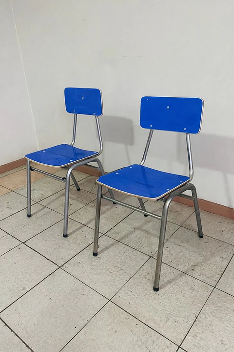 Silla apilable estándar reforzada 