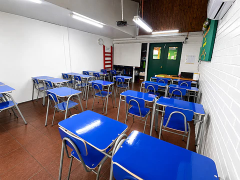 Pupitre unipersonal estándar 