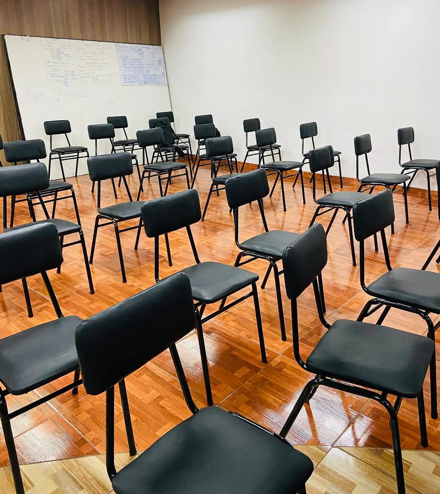 Silla apilable tapizada 1