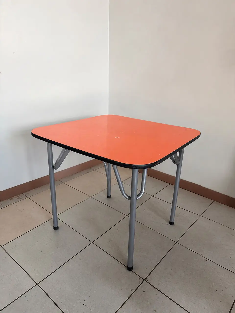 Mesa kinder 70 x 70 cm. 1