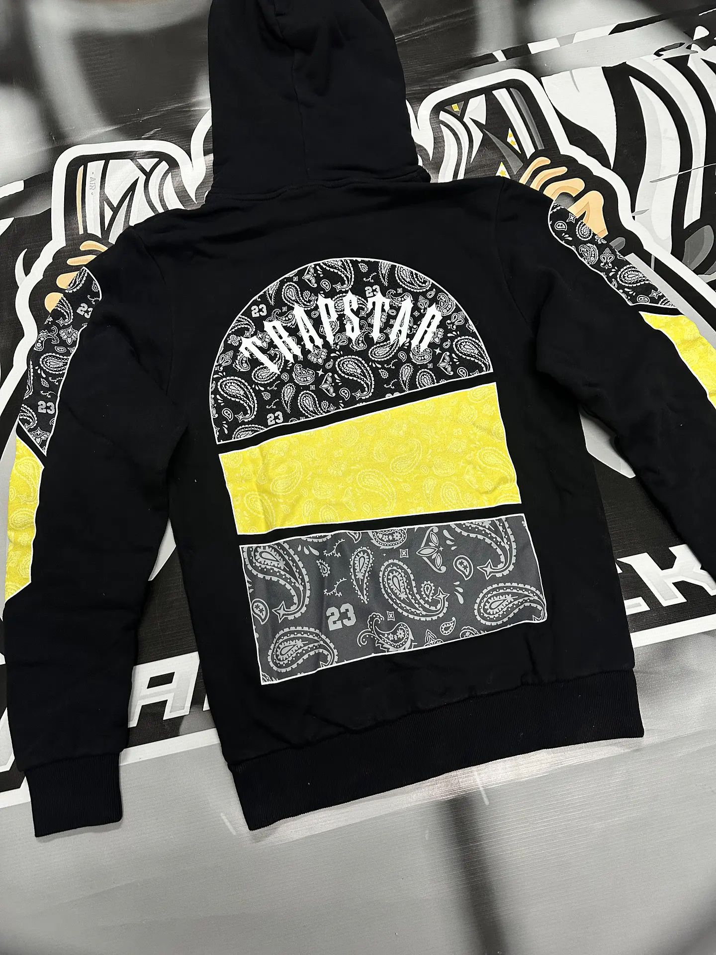 Hoodie trapstar Black and Yellow  4