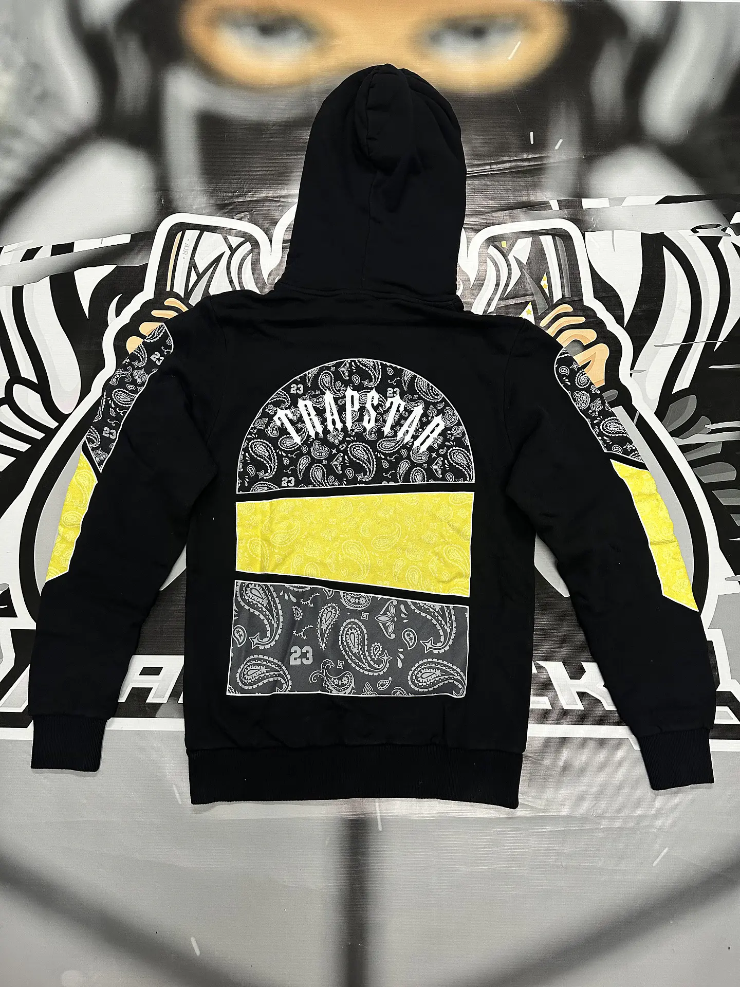 Hoodie trapstar Black and Yellow  3
