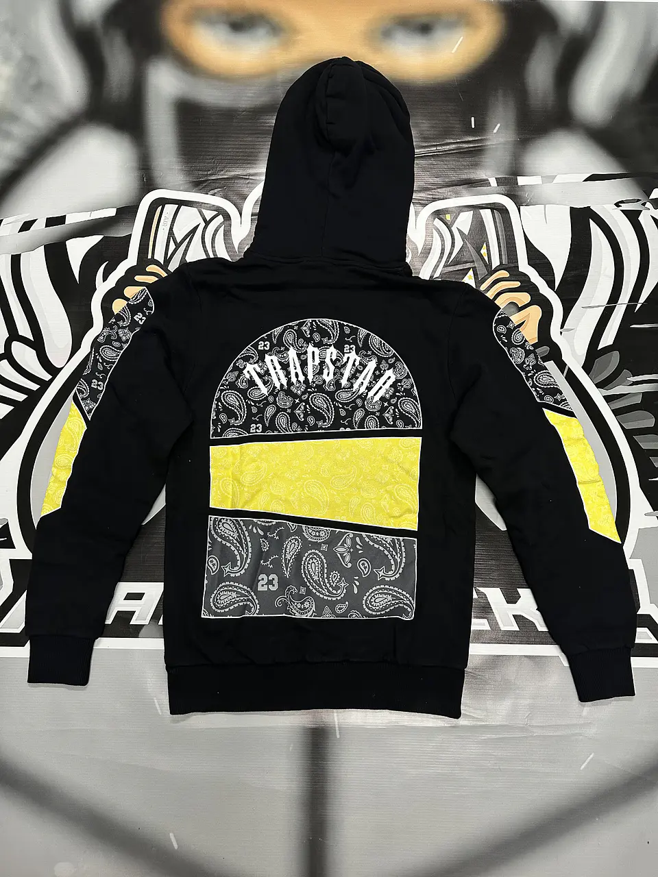 Hoodie trapstar Black and Yellow  3