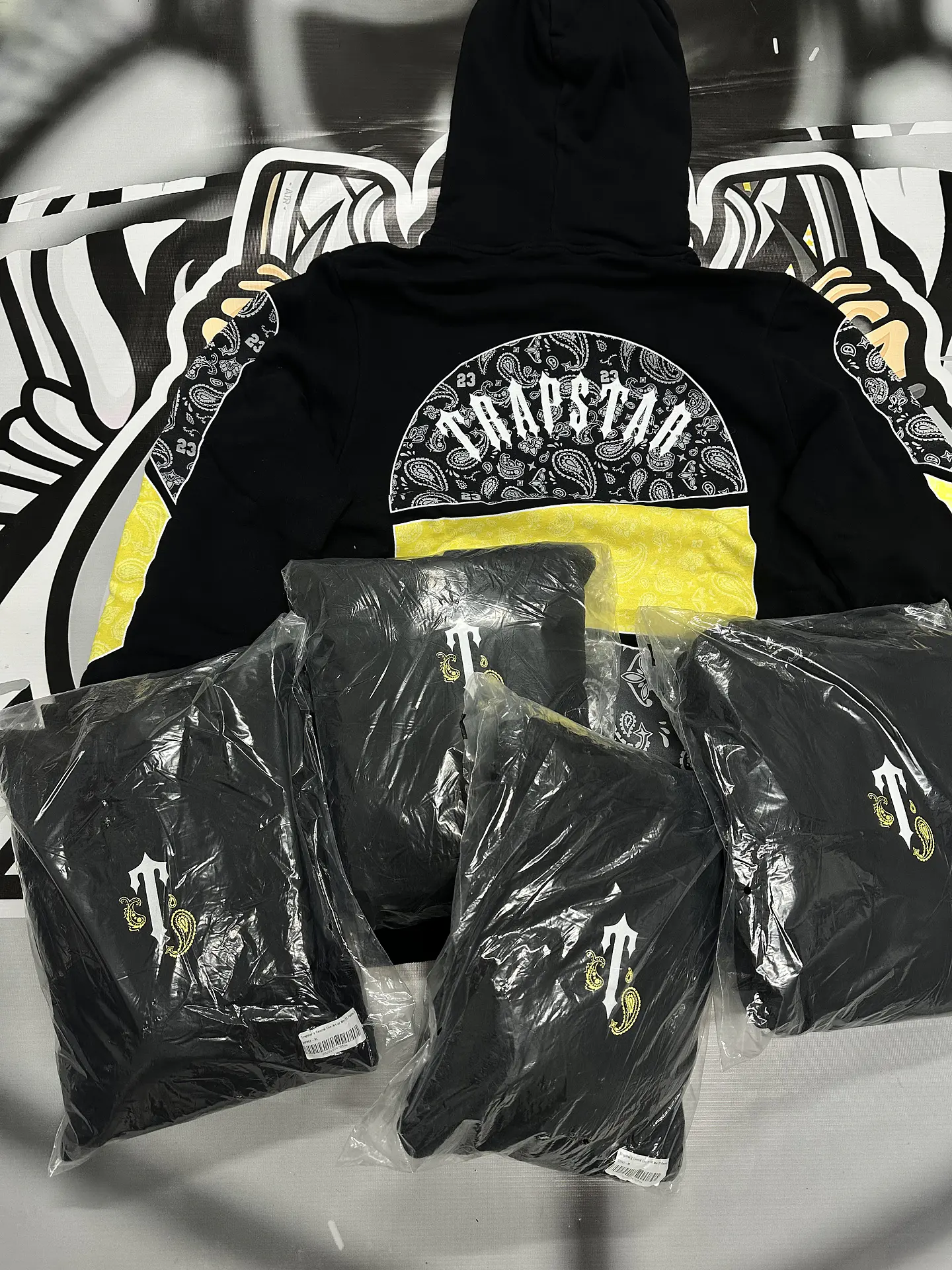 Hoodie trapstar Black and Yellow  5