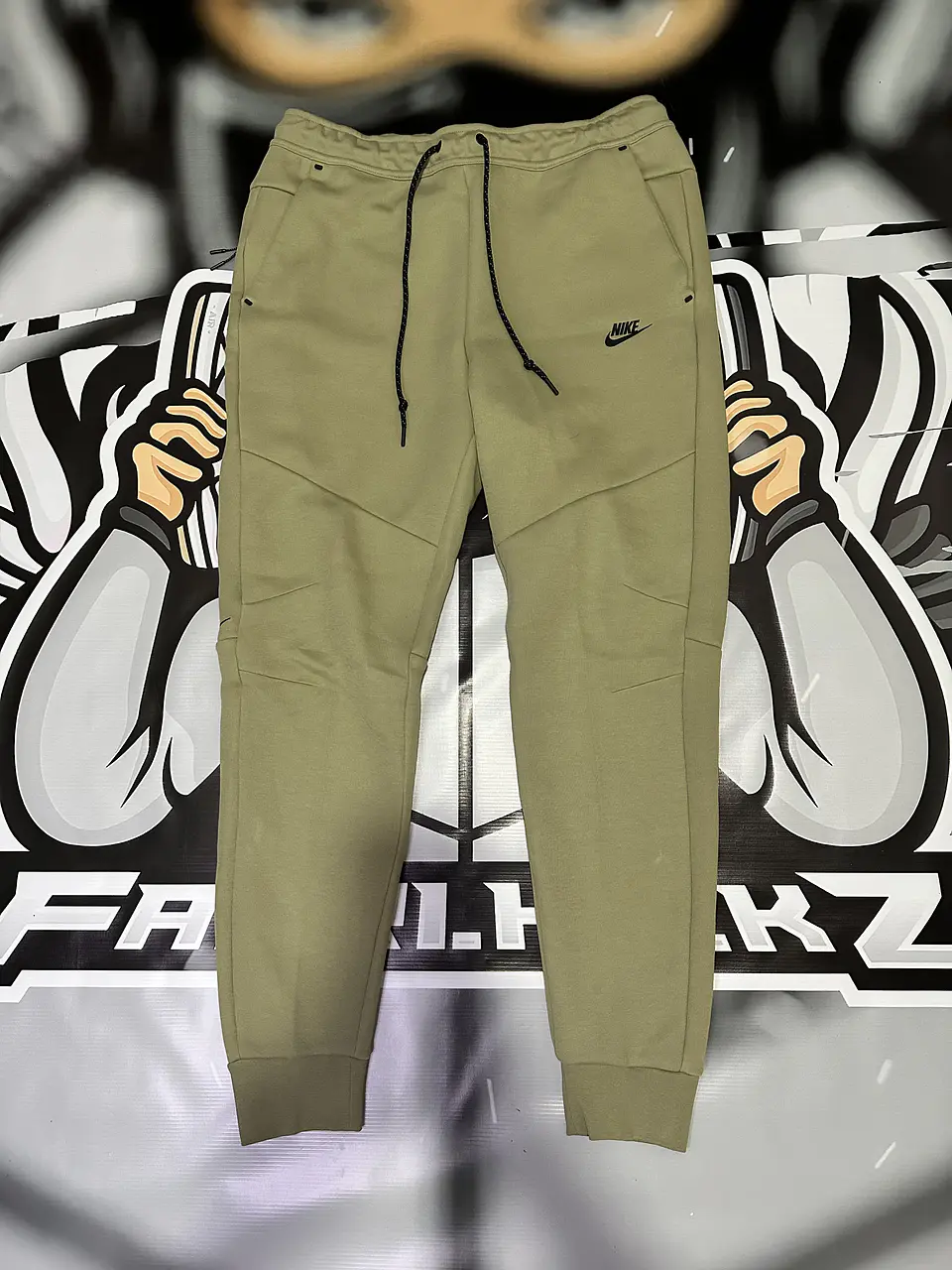 Joggers Nike tech fleece Olive 1