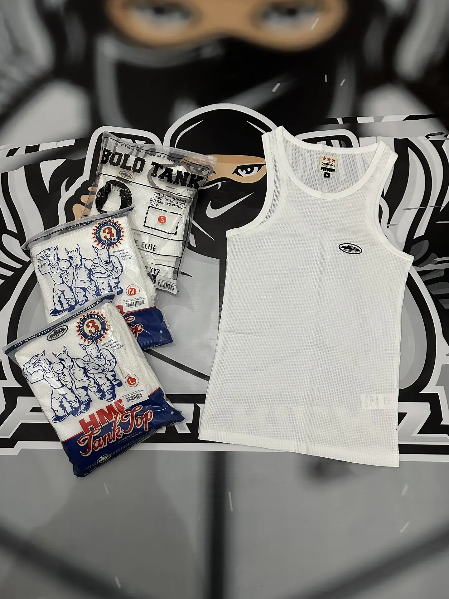 Musculosa corteiz white and black 3