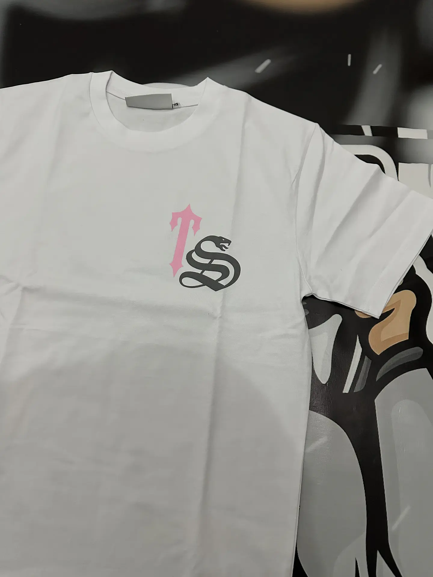 Camiseta trapstar TS Scrip pink White 2