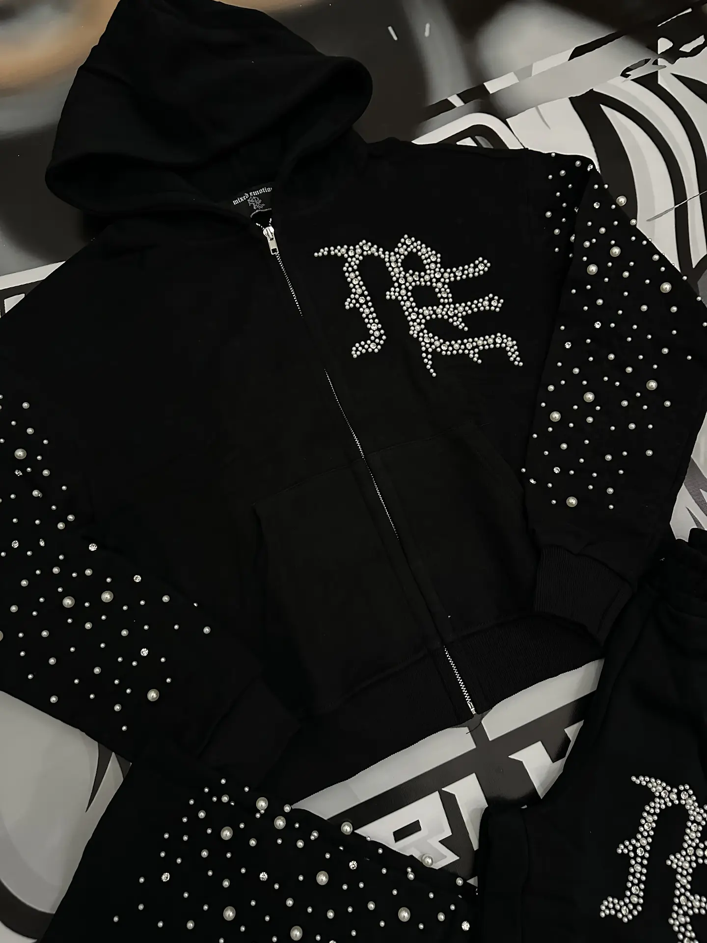 Mixed Emotion Conjunto Black ‘Pearl’ - Hoodie + pants 12