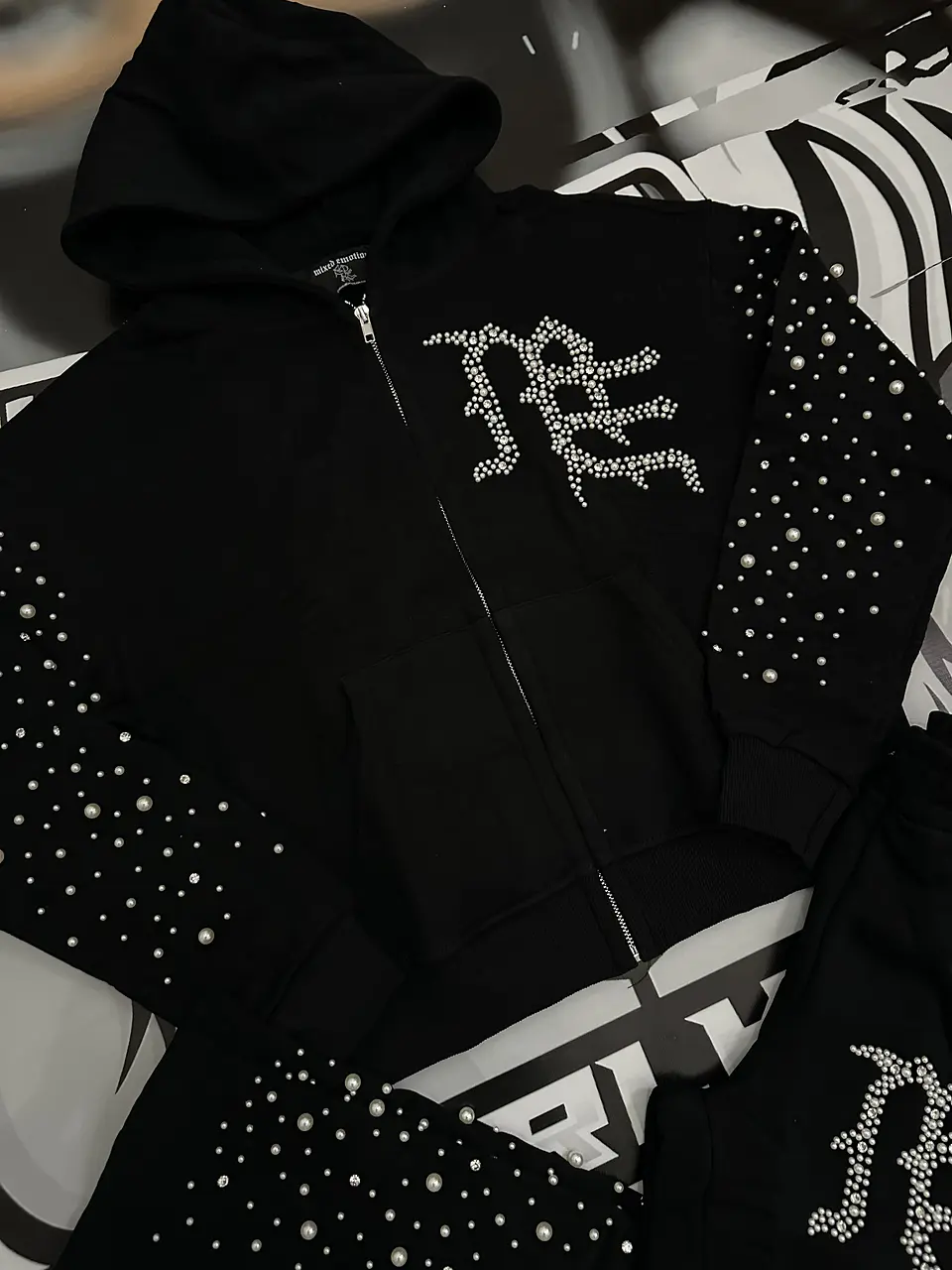Mixed Emotion Conjunto Black ‘Pearl’ - Hoodie + pants 12