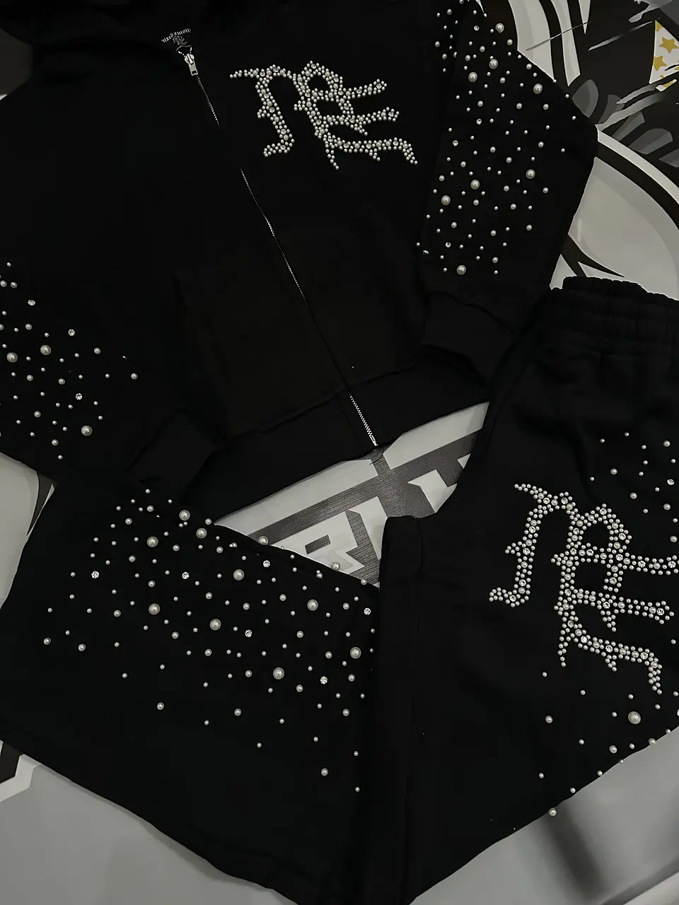 Mixed Emotion Conjunto Black ‘Pearl’ - Hoodie + pants 13