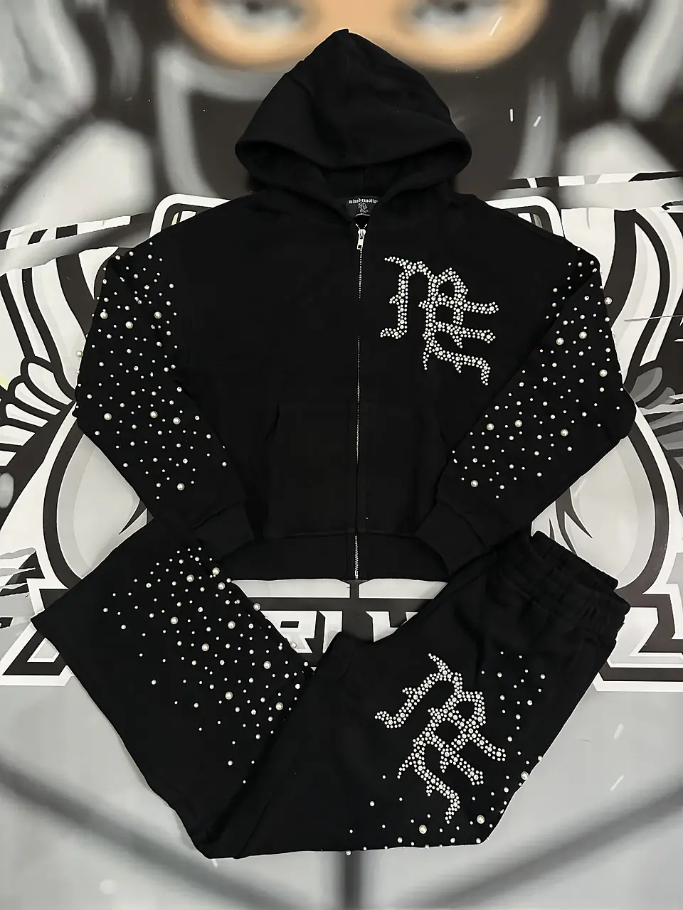 Mixed Emotion Conjunto Black ‘Pearl’ - Hoodie + pants 14