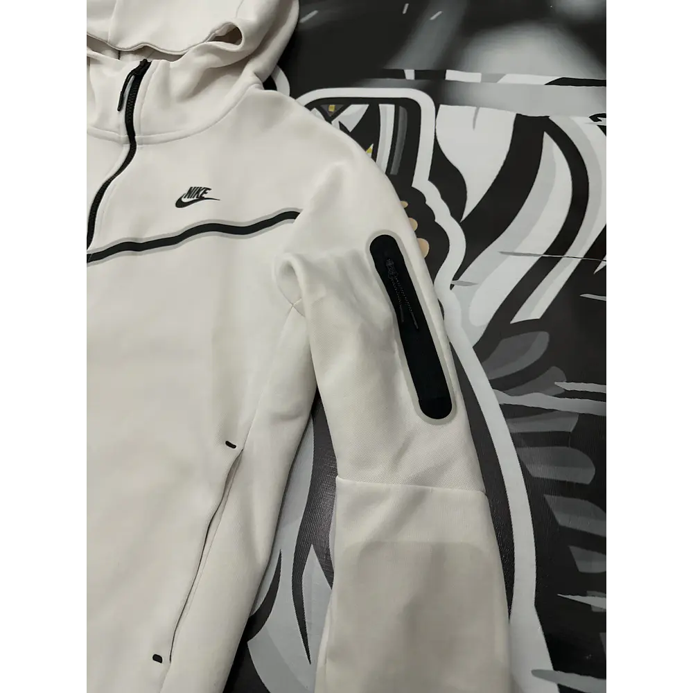 Nike Tech Full Zip - White USED