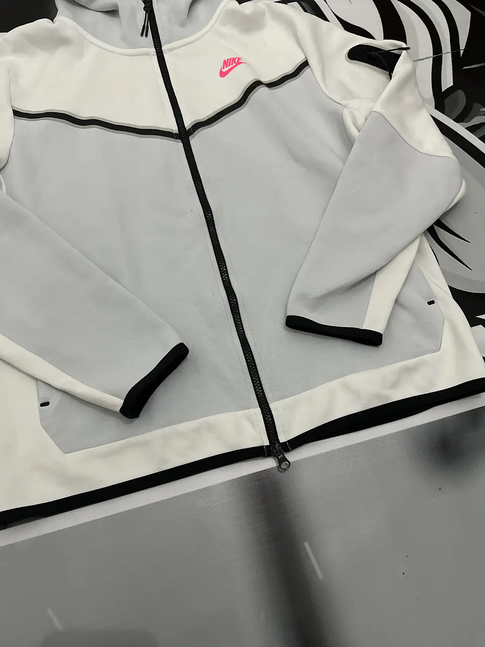 Nike Tech Full Zip - White/Pink and grey USED 2