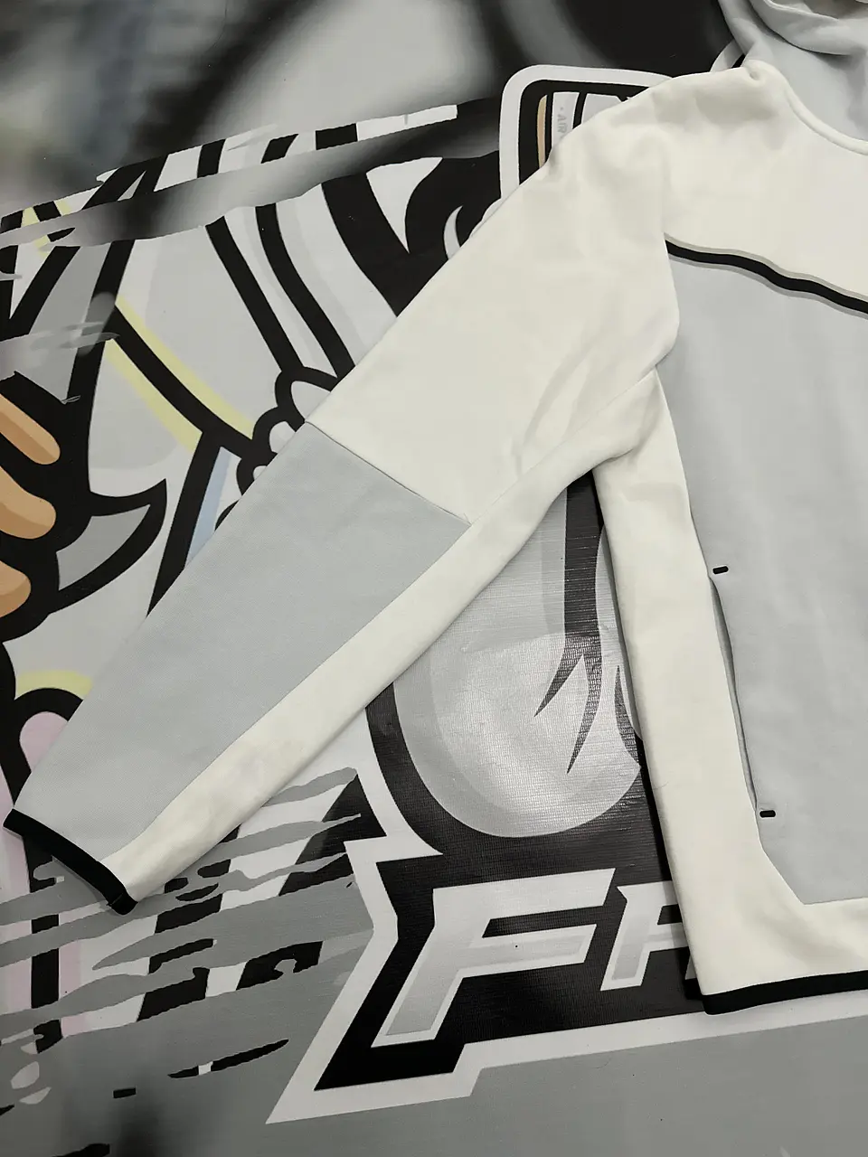 Nike Tech Full Zip - White/Pink and grey USED 3