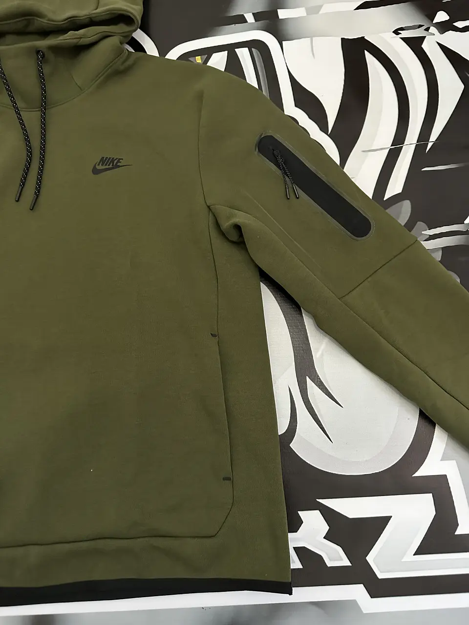 Nike Sportswear Tech Fleece Pullover Hoodie - Olive/Black x GatoradeUSED 3