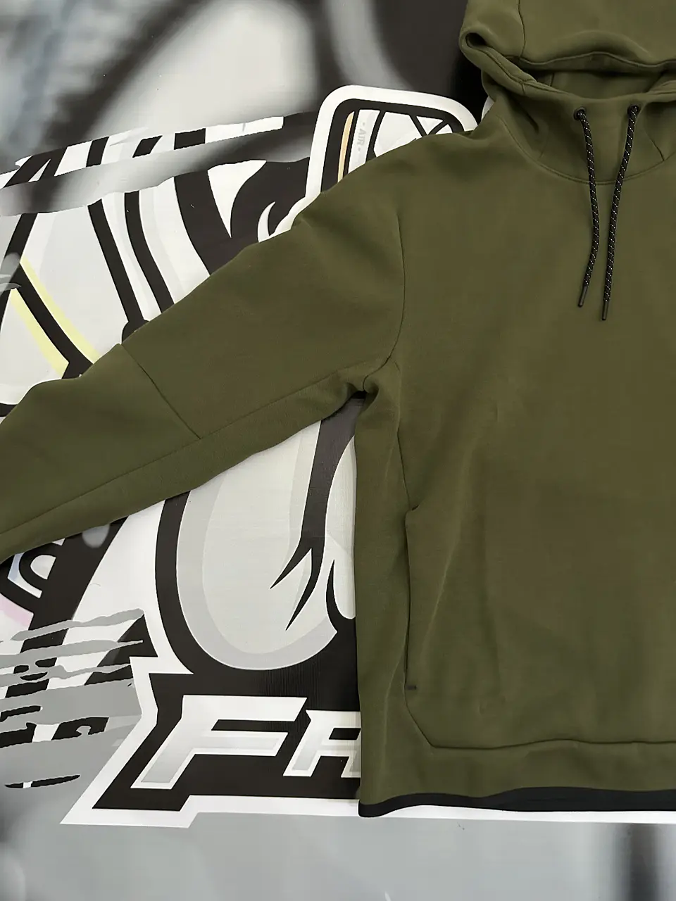 Nike Sportswear Tech Fleece Pullover Hoodie - Olive/Black x GatoradeUSED 4