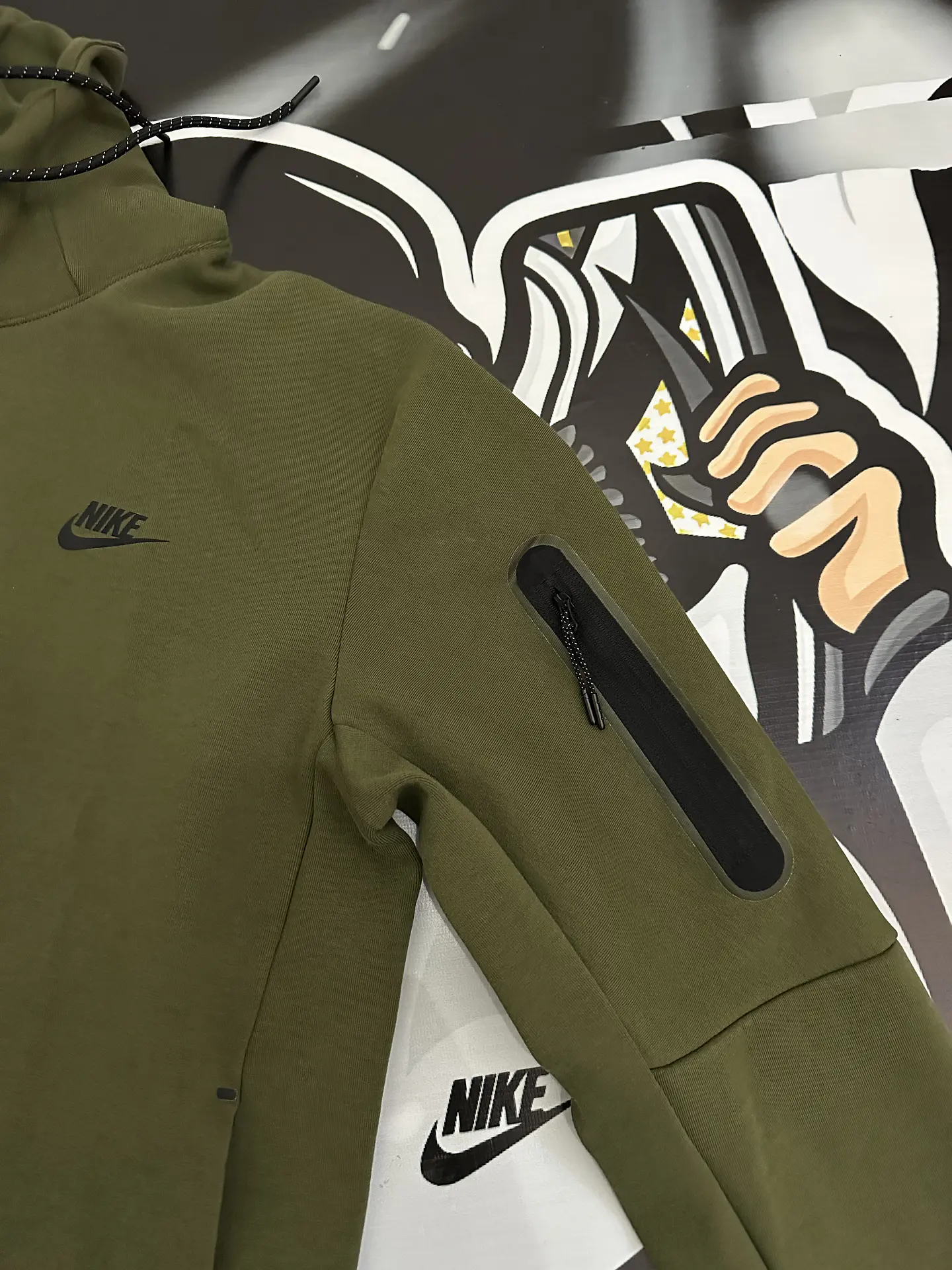 Nike Sportswear Tech Fleece Pullover Hoodie - Olive/Black x GatoradeUSED 7