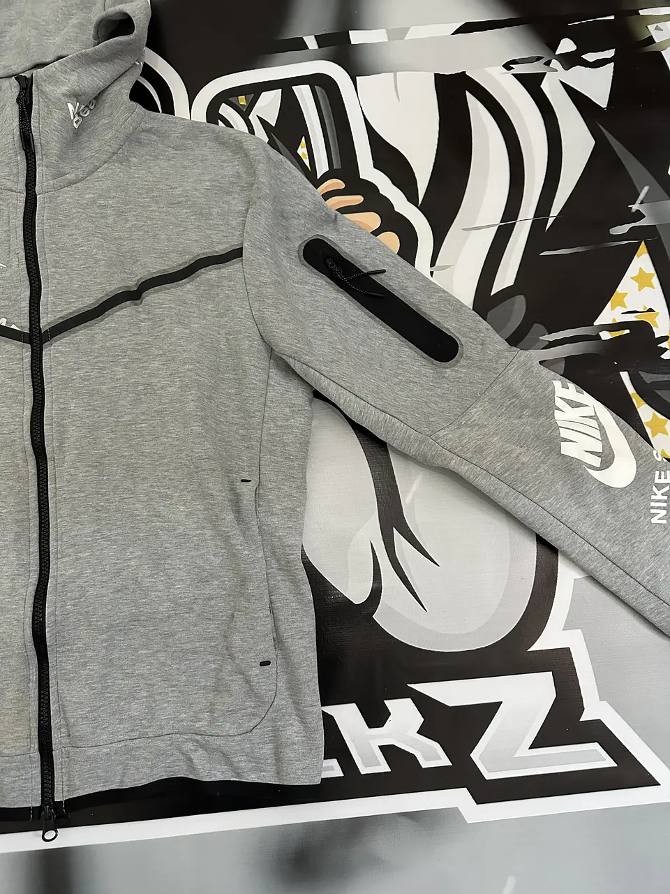 Nike Sportswear Tech Fleece Graphic Full-Zip Hoodie - Grey USED 8