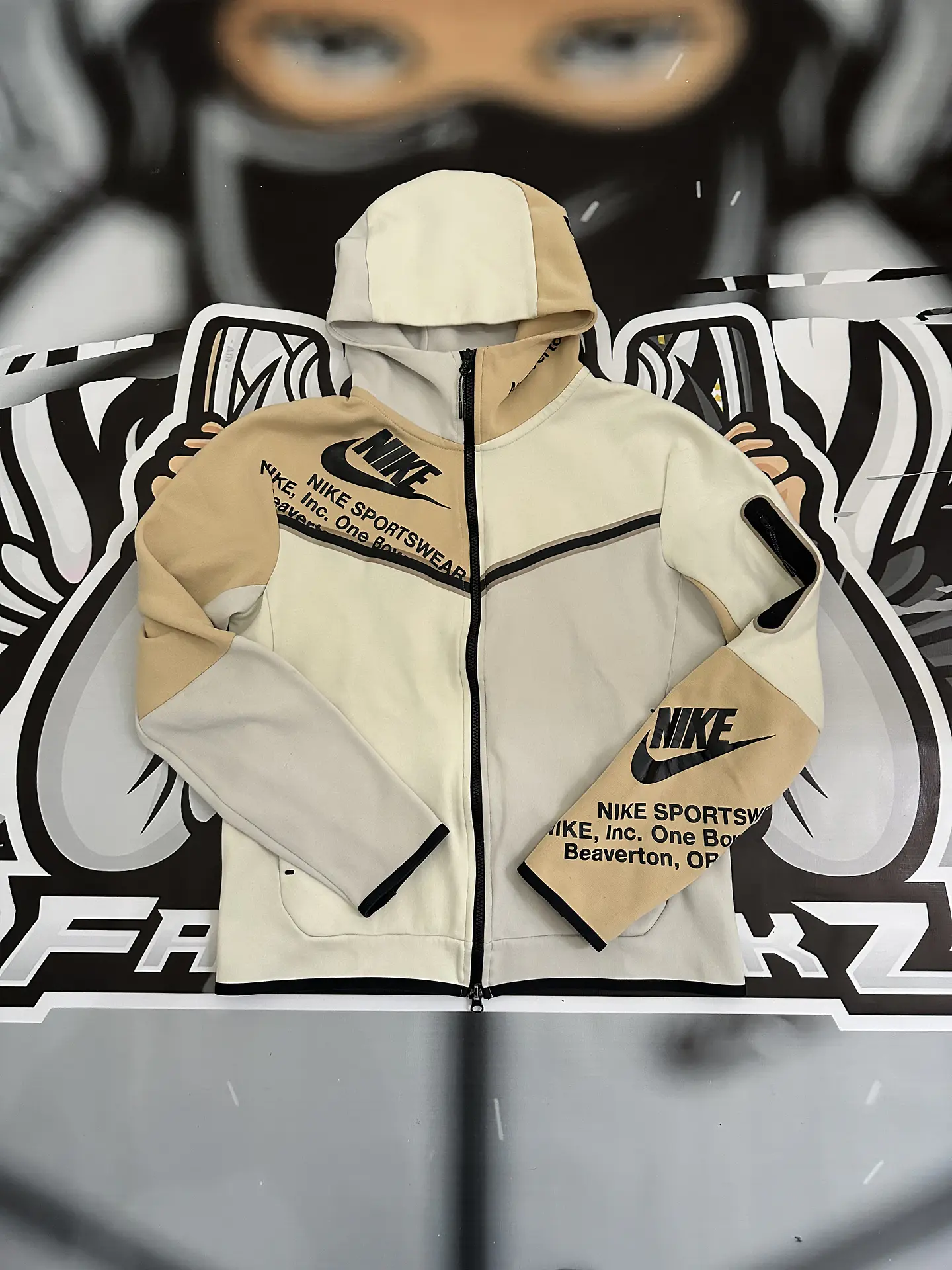 Nike Sportswear Tech Fleece Printed Full-Zip Hoodie Light Bone USED 1
