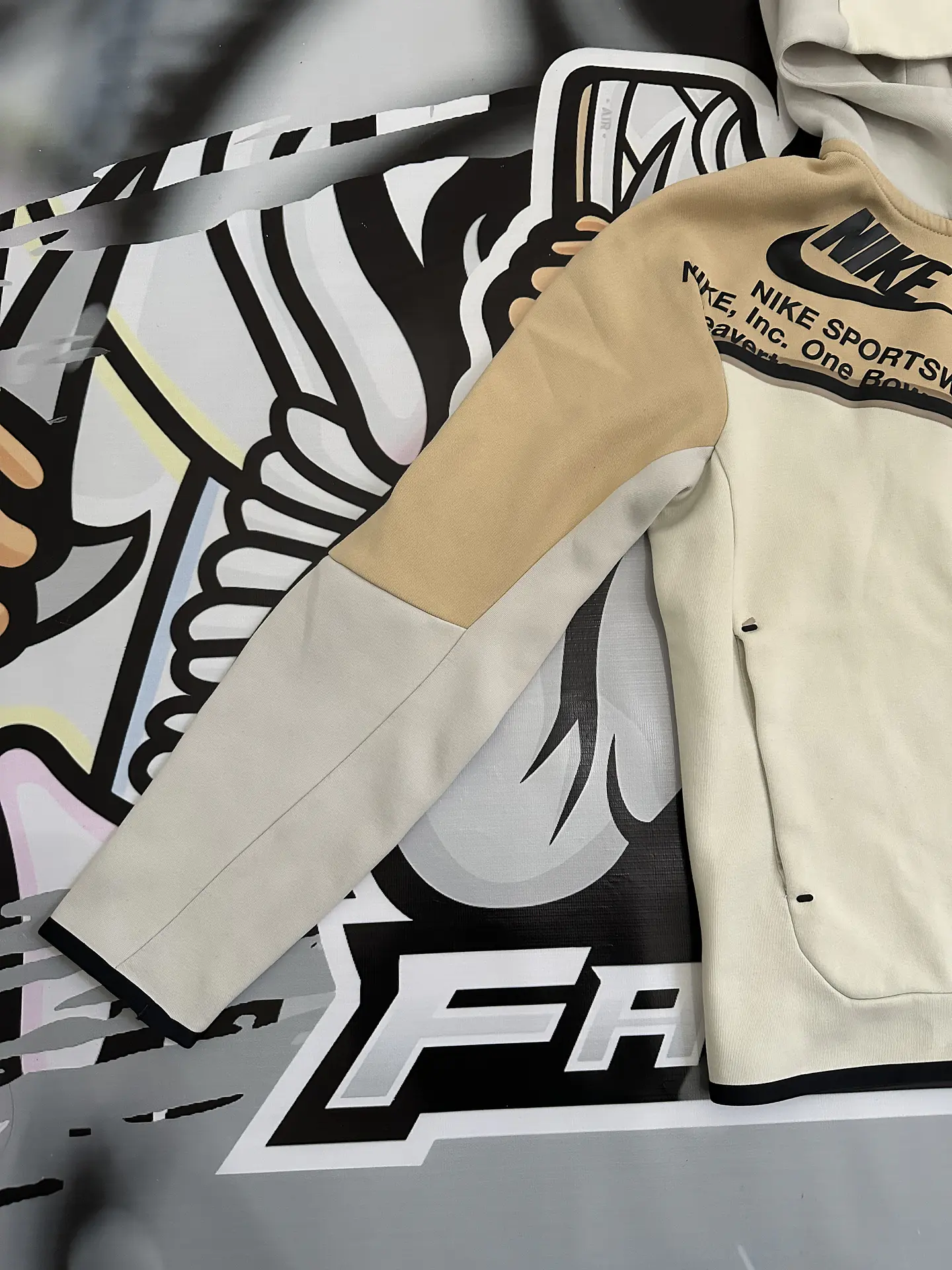 Nike Sportswear Tech Fleece Printed Full-Zip Hoodie Light Bone USED 4