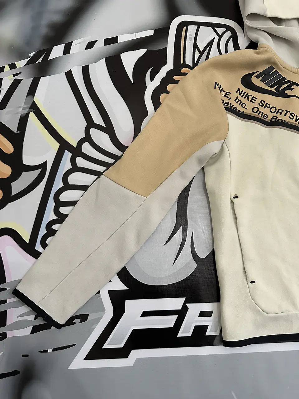 Nike Sportswear Tech Fleece Printed Full-Zip Hoodie Light Bone USED 4