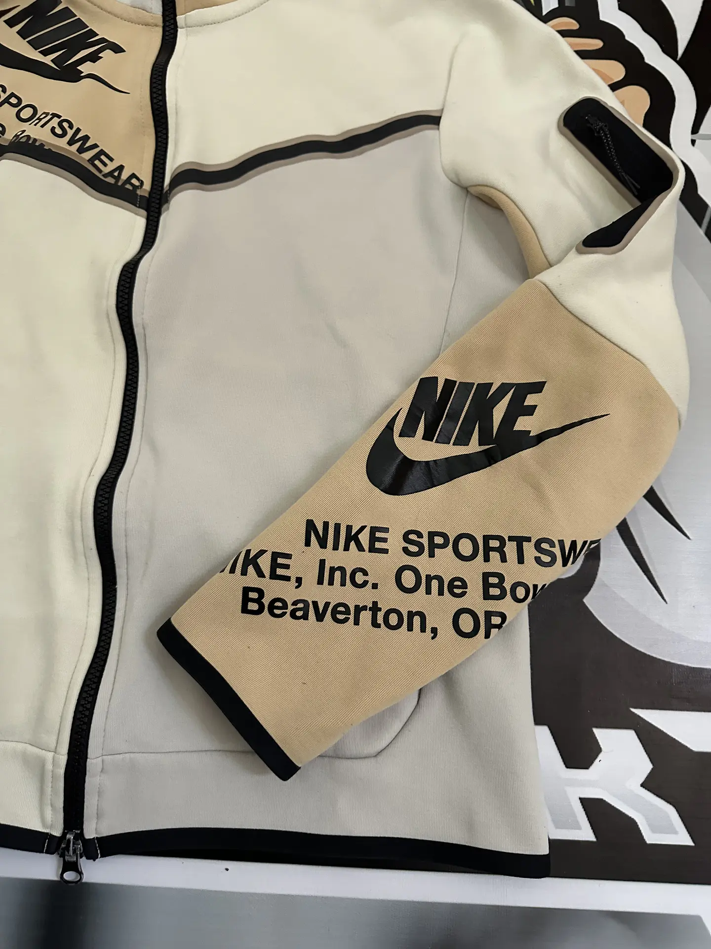 Nike Sportswear Tech Fleece Printed Full-Zip Hoodie Light Bone USED 5