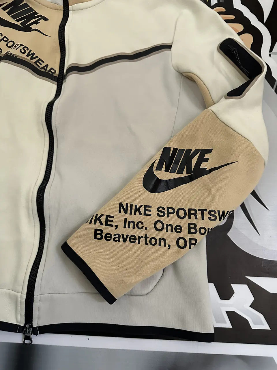 Nike Sportswear Tech Fleece Printed Full-Zip Hoodie Light Bone USED 5
